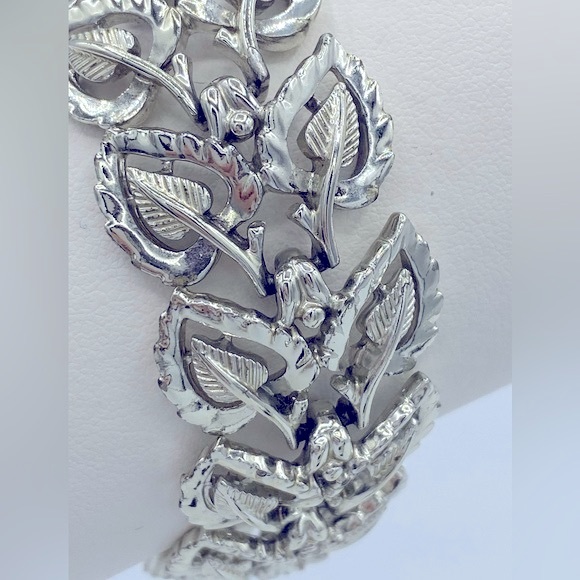 Vintage CORO Bracelet/Earring Set 1950s Silver Toned Leaf Design ClipOn Earrings - Picture 2 of 10